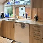 3 Bedroom Lovely In 하일스