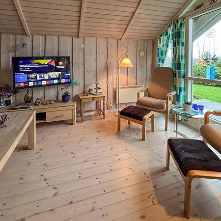 3 Bedroom Lovely In Сasa de vacaciones Hejls