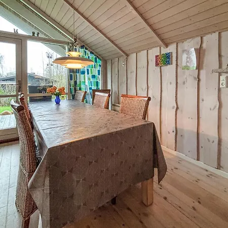 3 Bedroom Lovely In Сasa de vacaciones Hejls