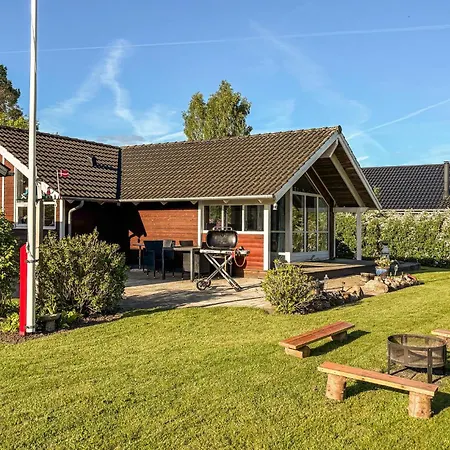 Semesterbostad Härligt Hus Med 3 Sovrum I *